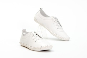 Дамски ежедневни обувки Lindi  бели