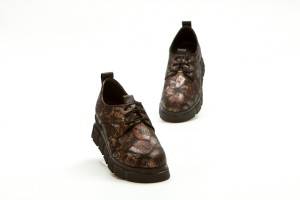 Дамски ежедневни обувки Dariya черни с флорален принт