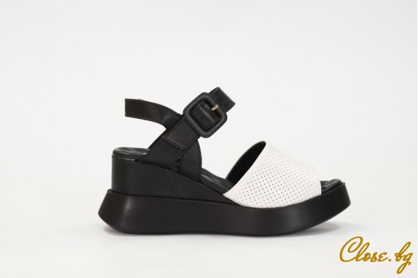 Дамски сандали на платформа Axena бели с черно thumb