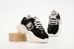 Дамски спортни обувки Astela черни с бяло