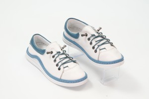 Дамски ежедневни обувки Bersa бели със синьо
