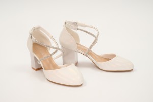 Дамски обувки на ток Lantia бели