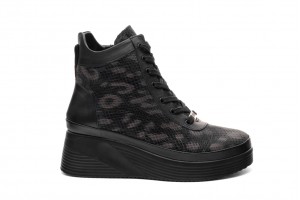 Дамски ежедневни боти Elena черни с принт 1