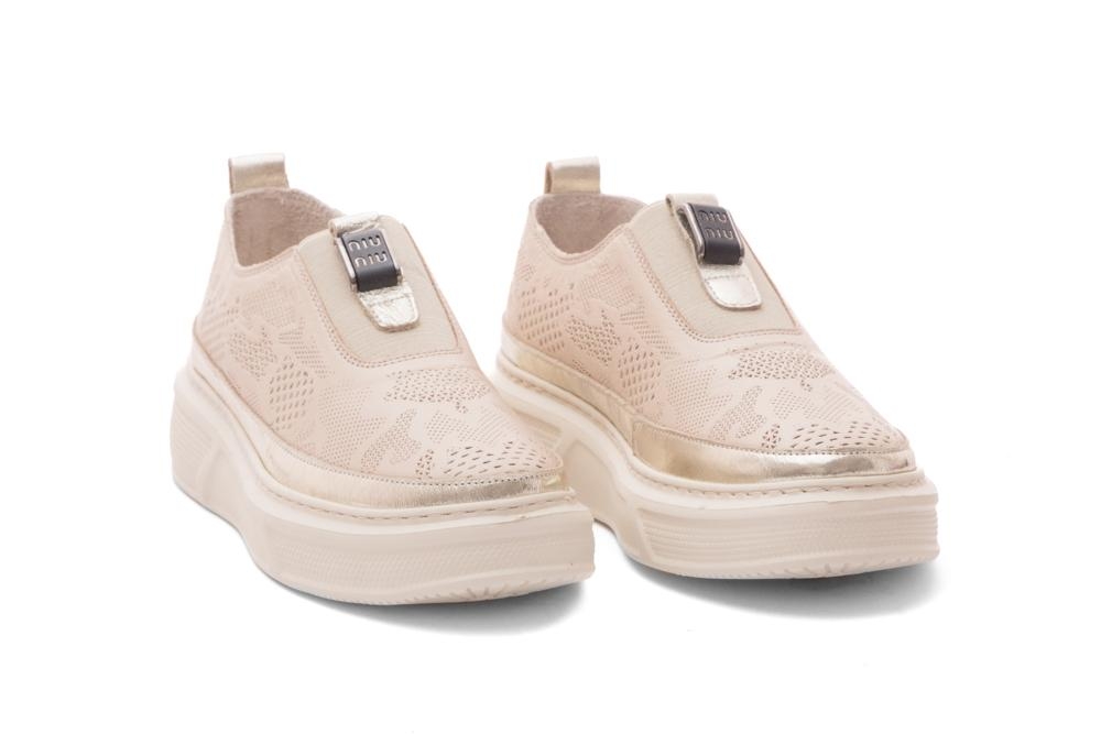 Дамски ежедневни обувки Esina бежови със златно